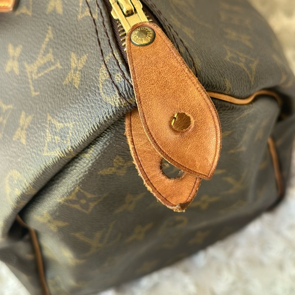 Authentic Louis Vuitton  Monogram Speedy 35 - Picture 8 of 16